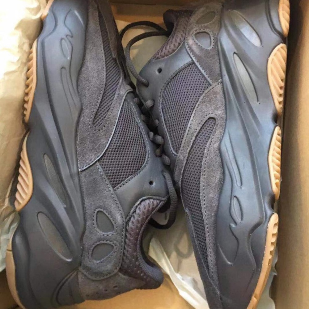 adidas YEEZY Yeezy Boost 700 "Utility Black"